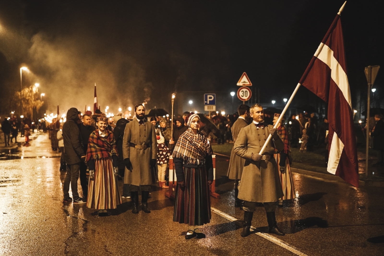 Lāčplēša dienas lāpu gājiens „Gaismas ceļš” Talsos