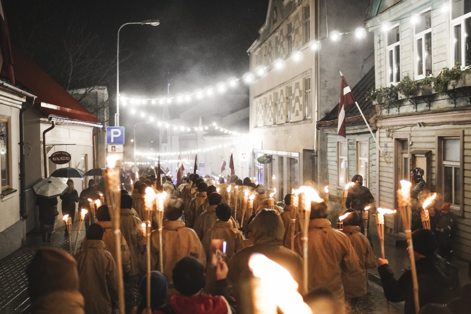 Lāčplēša dienas lāpu gājiens „Gaismas ceļš” Talsos