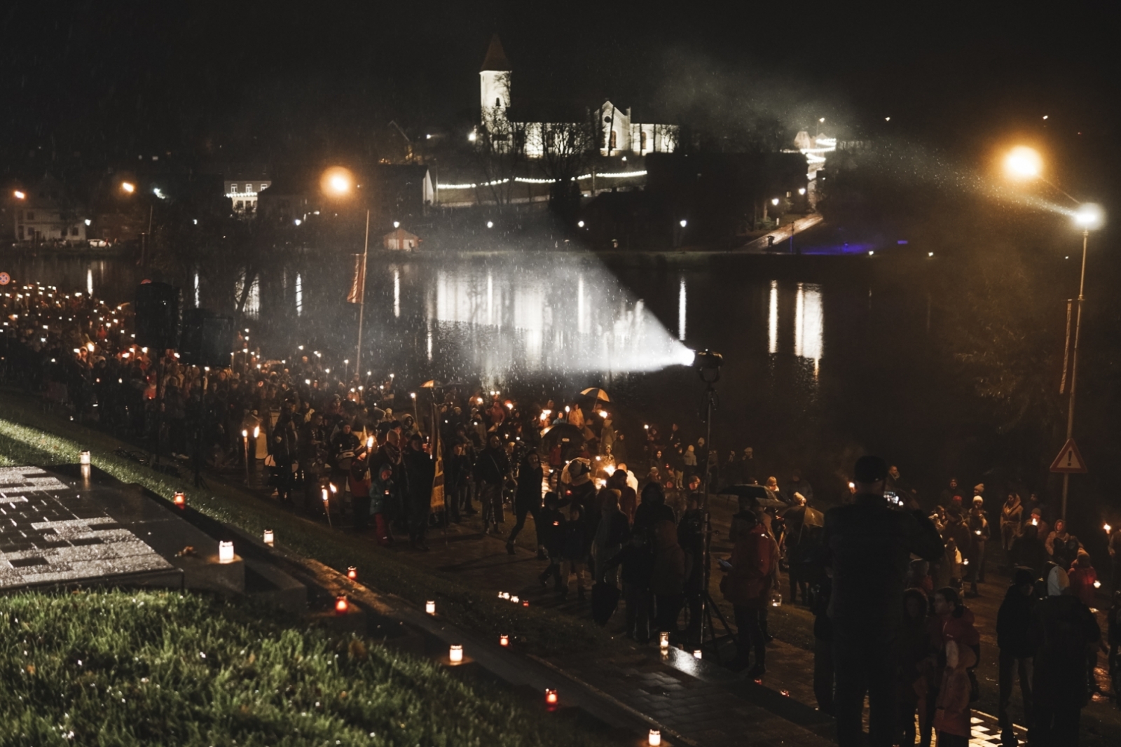 Lāčplēša dienas lāpu gājiens „Gaismas ceļš” Talsos