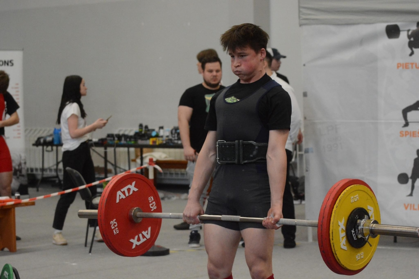 Sporta kluba „Dandijs” sportisti Latvijas čempionātā jauniešiem un junioriem spēka trīscīņā