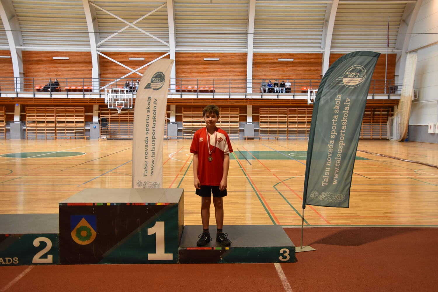 Skolu sports badmintonā