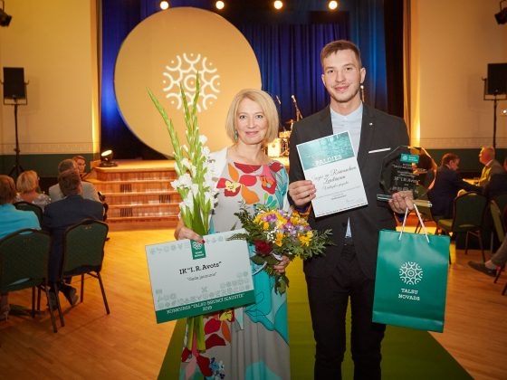 Zviedriņu ģimene ar apbalvojumu (42)