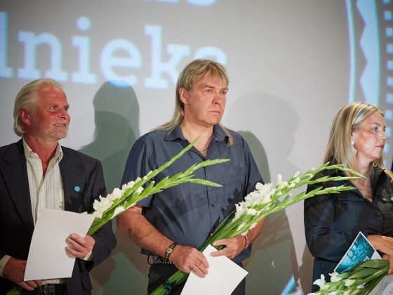 Pretendenti uz skatuves (52)