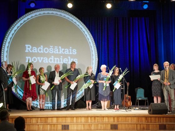 Pretendenti uz skatuves (55)