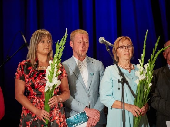 Pretendenti uz skatuves (62)