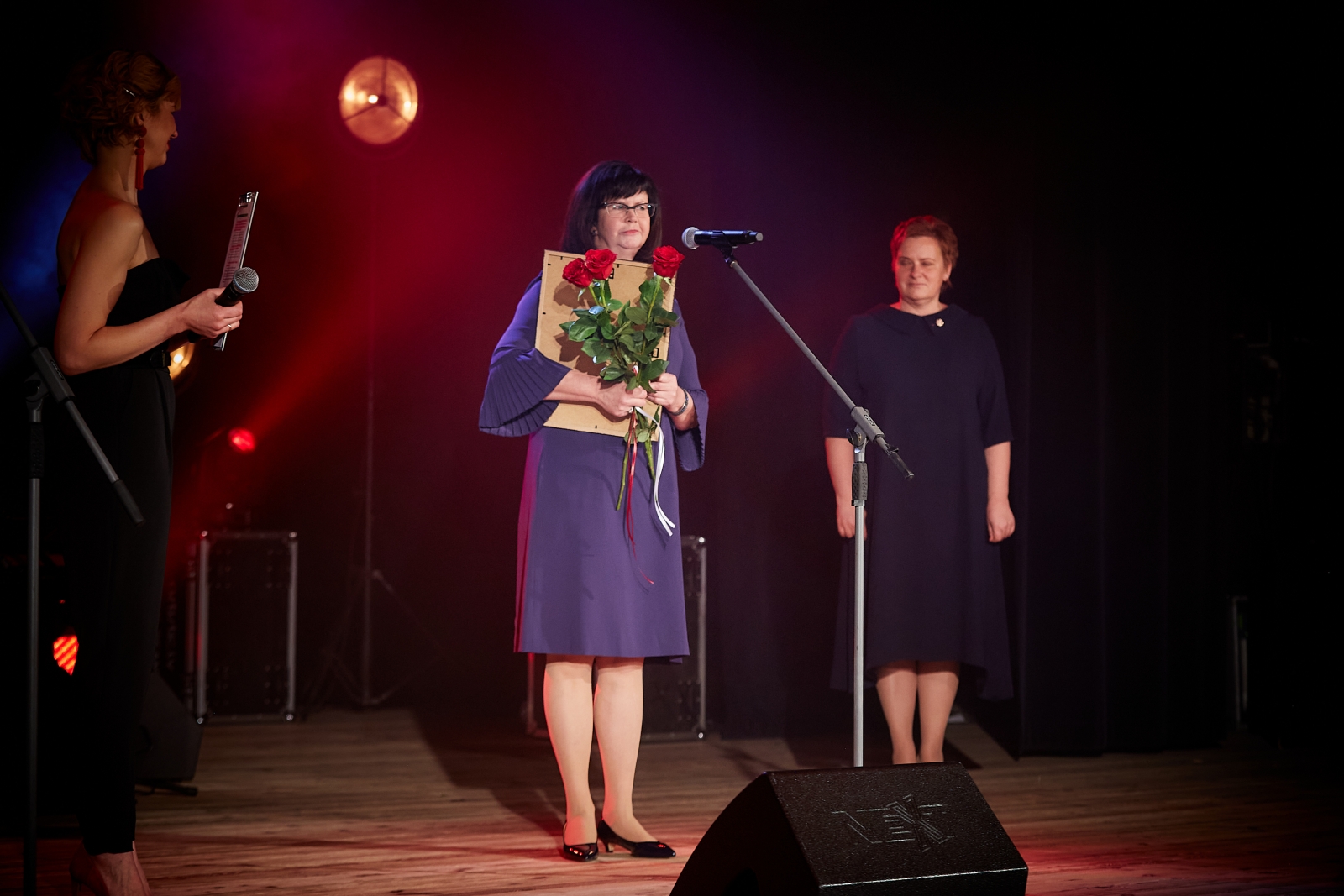 Iveta Rorbaha saka uzrunu, blakus Sandra Pētersone (25)
