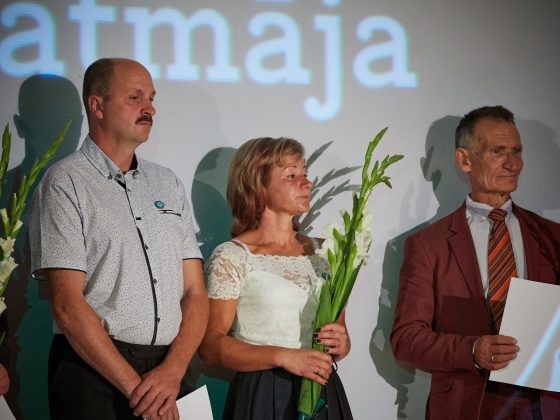 Pretendenti uz skatuves (64)