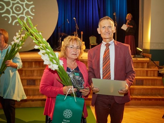Anita un Valdis Orehovi ar apbalvojumu (68)