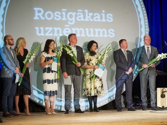 Pretendenti uz skatuves (81)
