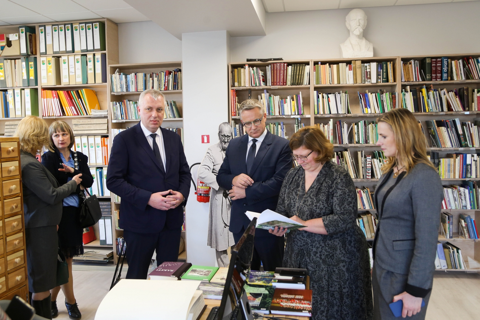 Bibliotēkas apskate (29)