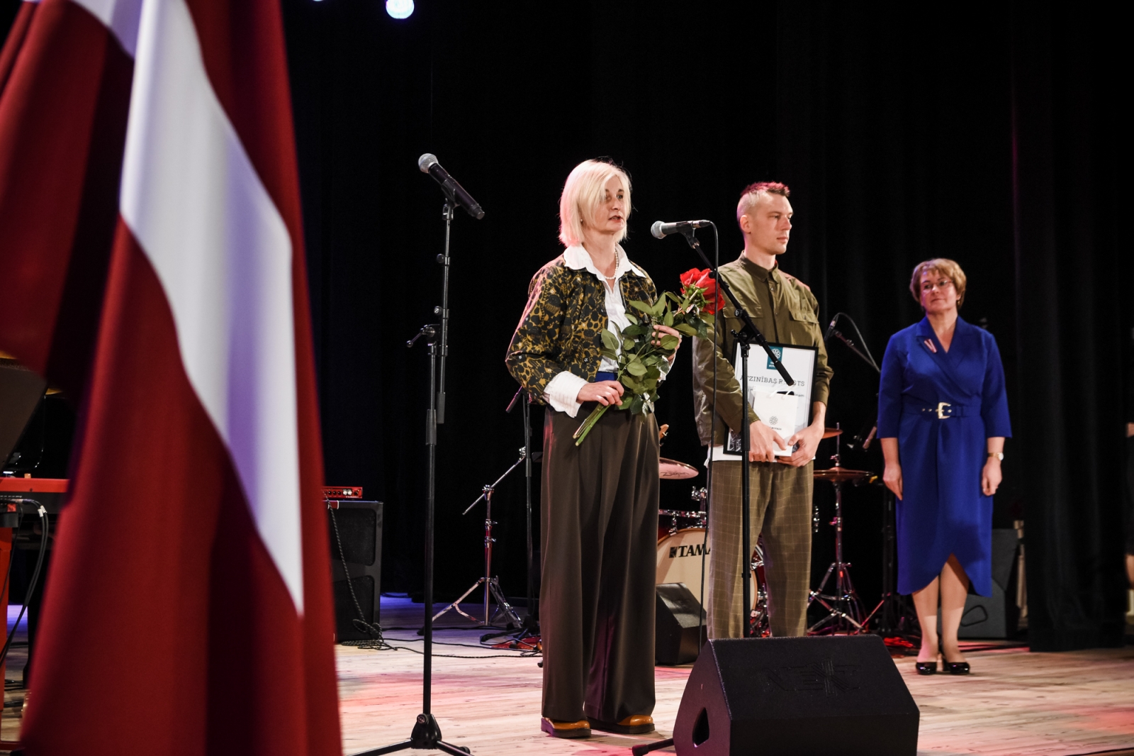 Diana Dzelme saka uzrunu, blakus Nauris Galviņš un Eva Kārkliņa (43)