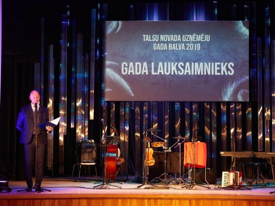 Valdis Melderis uz skatuves (63)