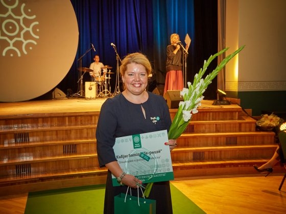 Kristīne Kromane ar apbalvojumu (105)