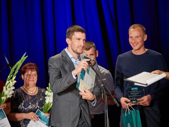 Gints Lūsis saka pateicības vārdus, blakus Kārlis Vanags (111)