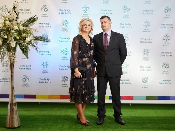 Evita Afoņina ar pavadoni (18)