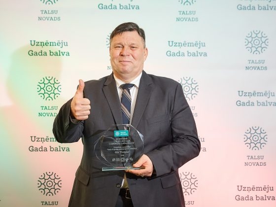 Māris Rorbahs ar apbalvojumu (95)