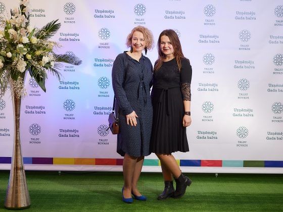 Inga Zviedriņa ar pavadoni (40)