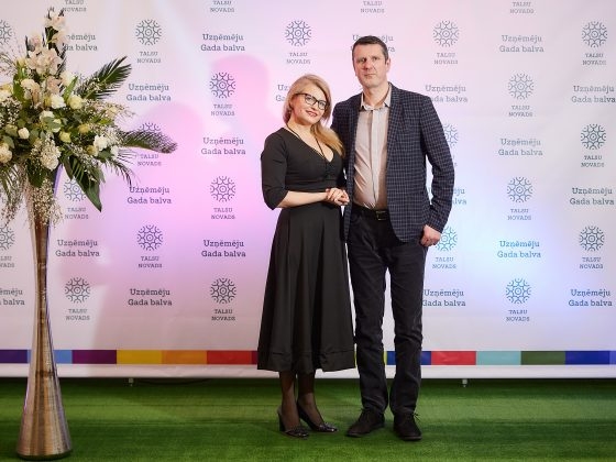 Ieva Krūmiņa ar pavadoni (43)