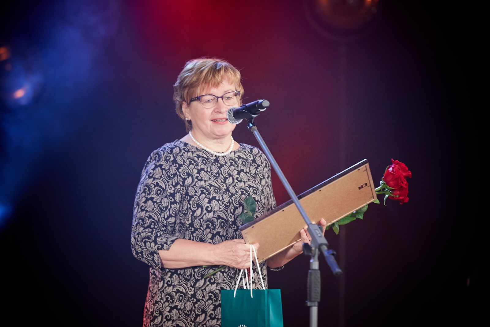 Dzintra Lunde saka pateicības vārdus (7)