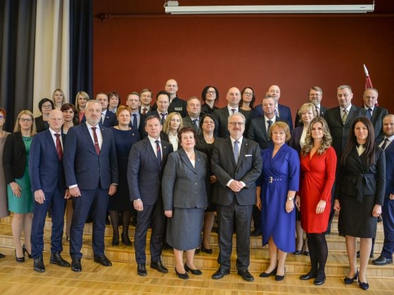 E. Levita kopbilde ar Talsu novada domes vadību, Talsu novada domes deputātiem, pilsētu un pagastu pārvalžu vadītājiem, Talsu novada pašvaldības centrālās administrācijas nodaļu vadītājiem.