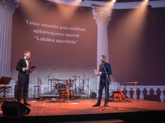 balvas pasniedzējs Almants Kalniņš (57)