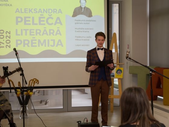 A. Pelēča literārās prēmijas pasniegšanu vada Mikus Krastiņš (3)