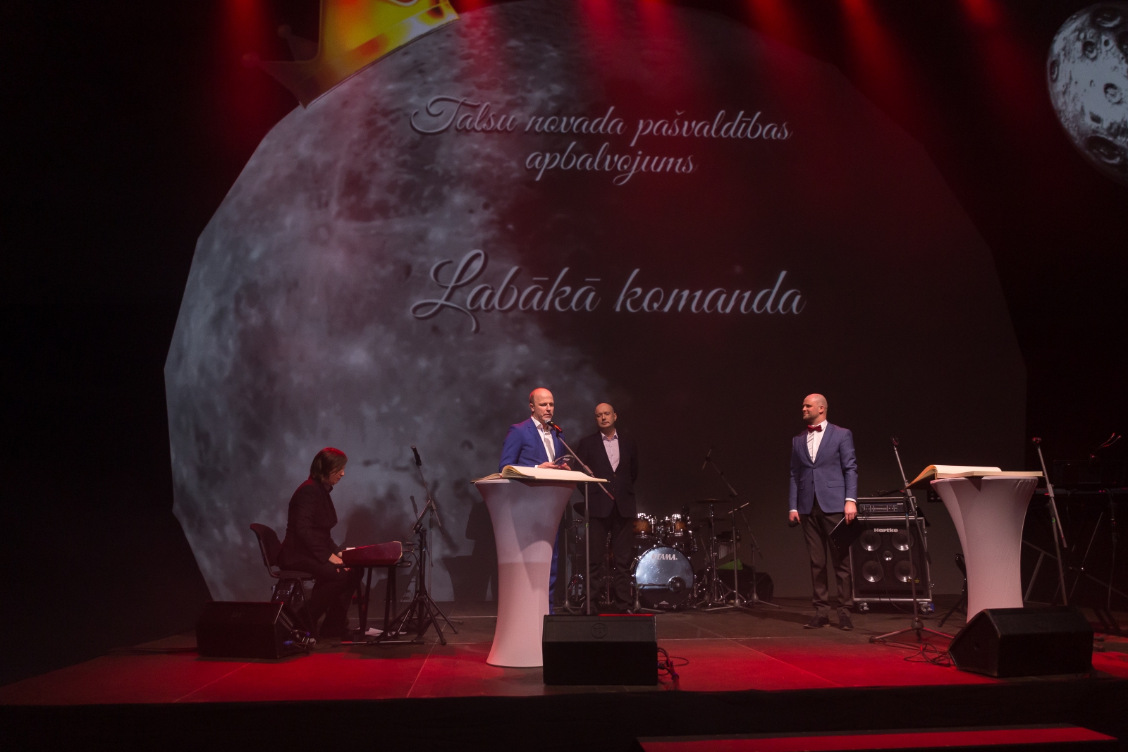 Runā balvas pasniedzējs Andis Araks (67)