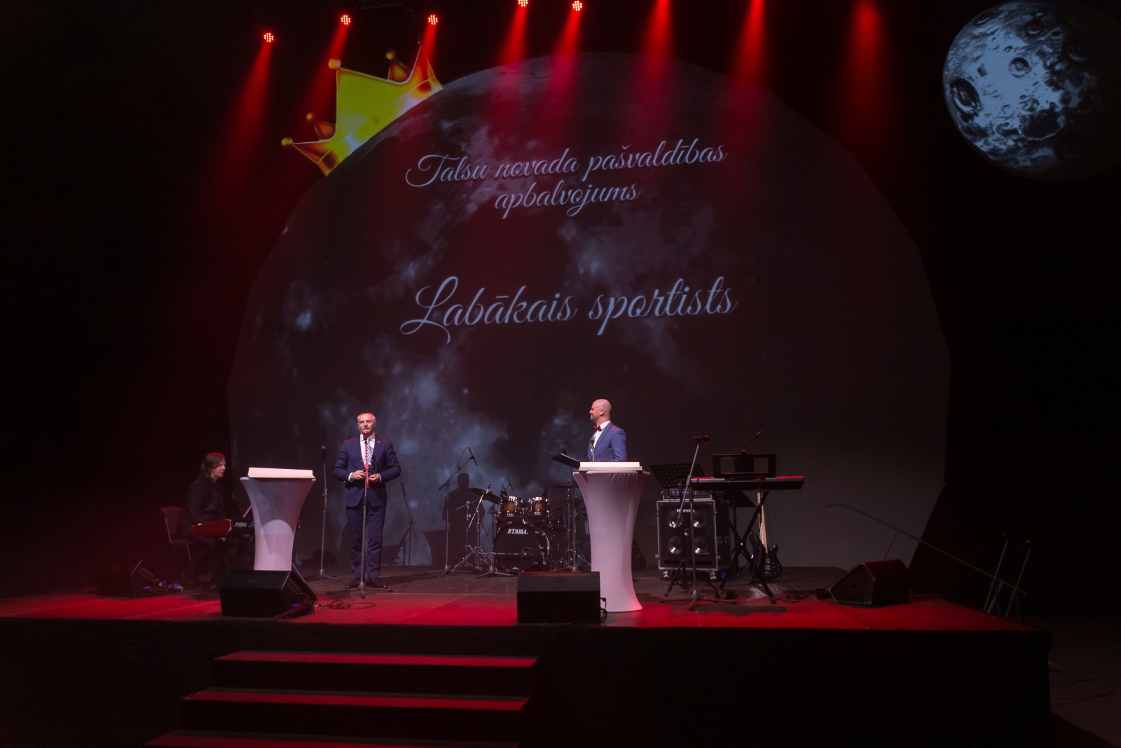 Uzrunu saka balvas pasniedzējs nominācijā (74)