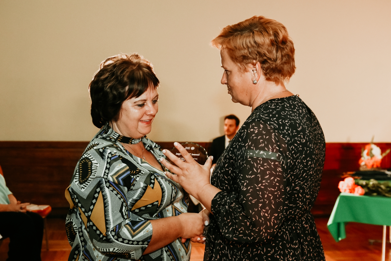Sandra Pētersone pasniedz balvu (25)