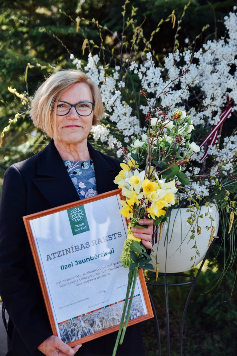 Ilze Jaunbērziņa ar Atzinības rakstu (35)