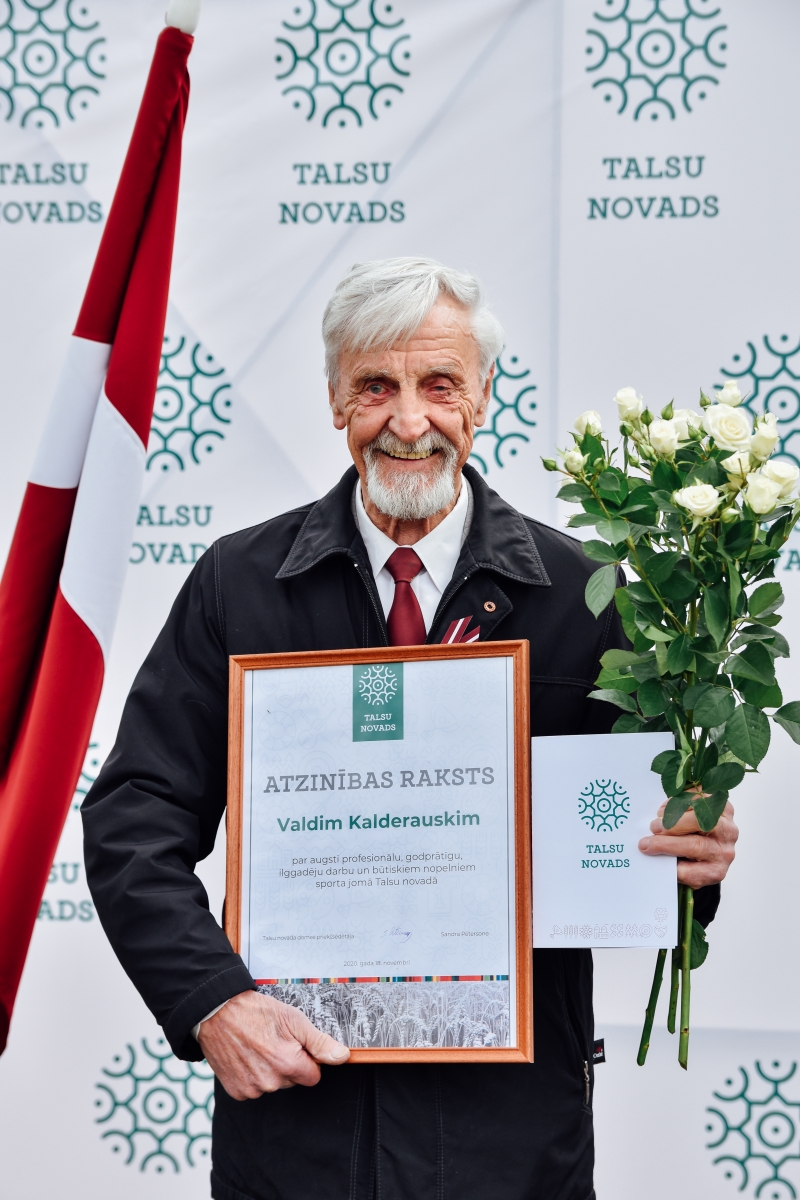 Valdis Kalderauskis ar apbalvojumu (6)