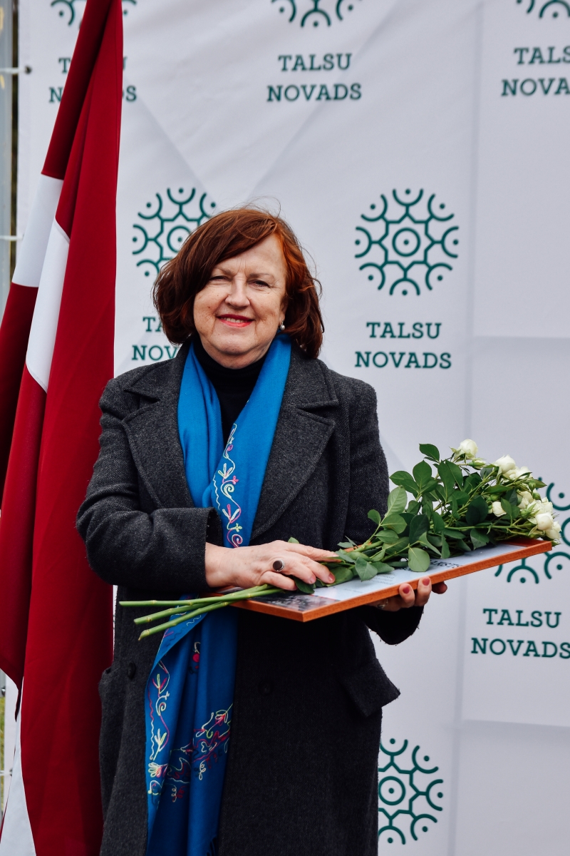 Guna Millersone ar apbalvojumu (19)