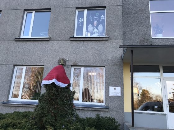 Valdemārpils frizētavas logs (10)