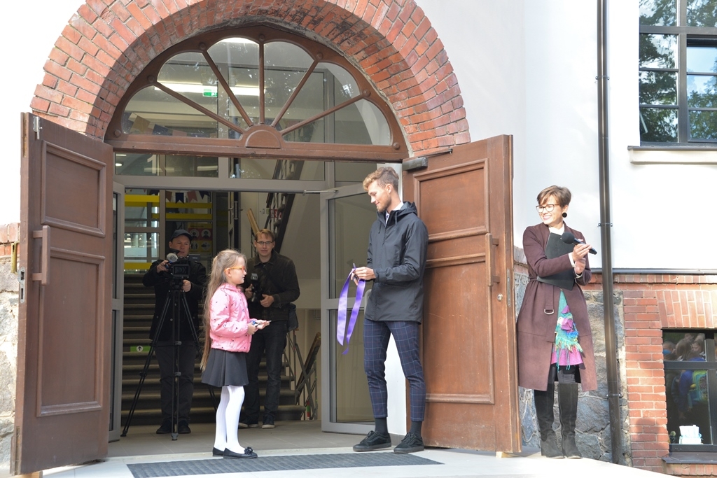 Svinīgā lentas pārgriešana (7)