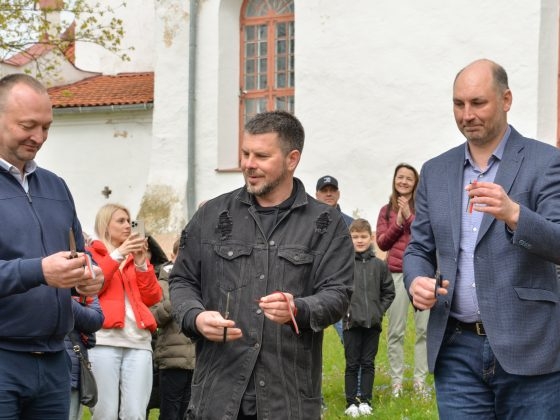 I. Busuļa muzikālā soliņa atklāšana (5)