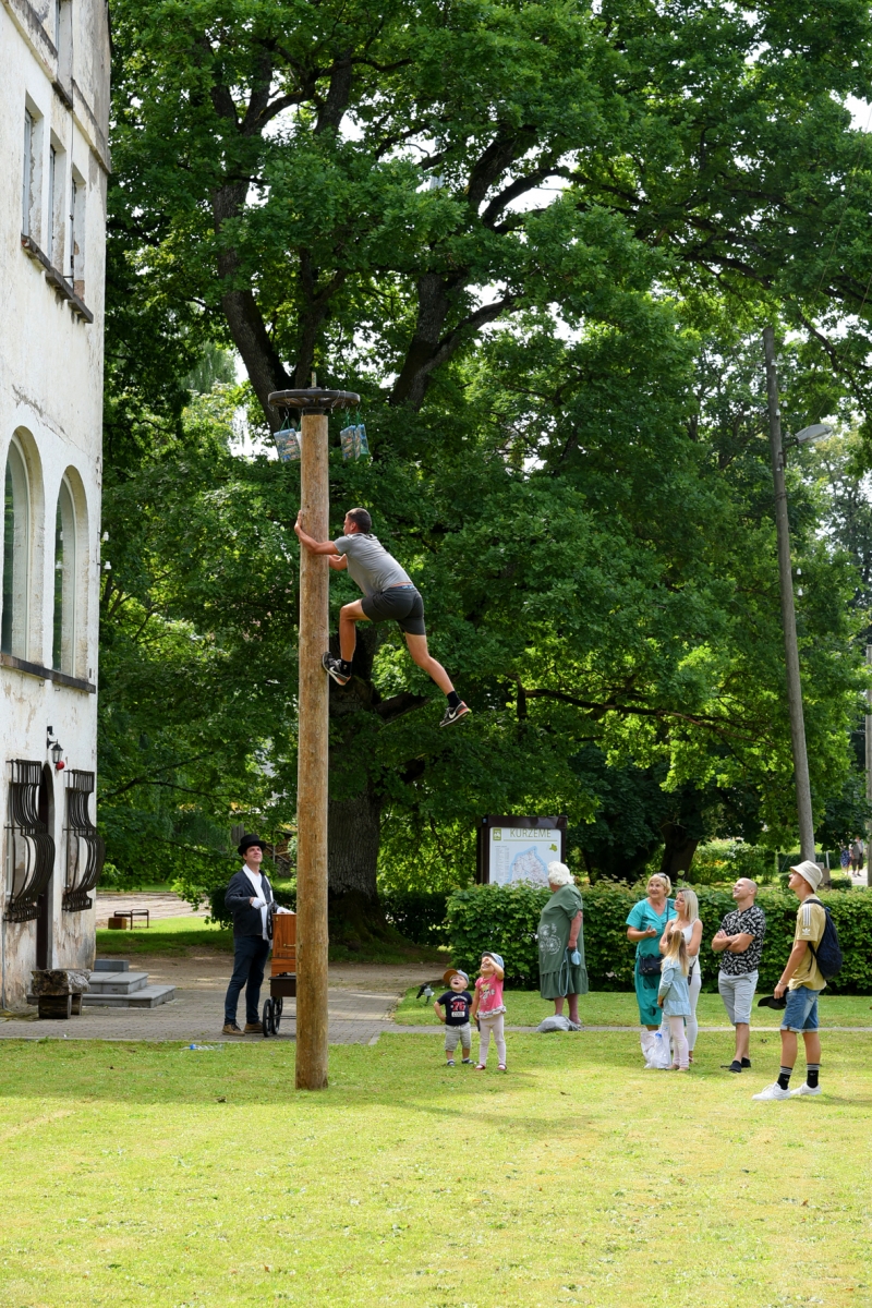 skladraušu festivāls Dundagā (37)