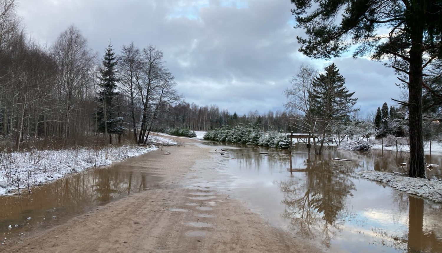 Ģibuļu pagastā applūdis ceļš Pastende-Iliņi-Spāre