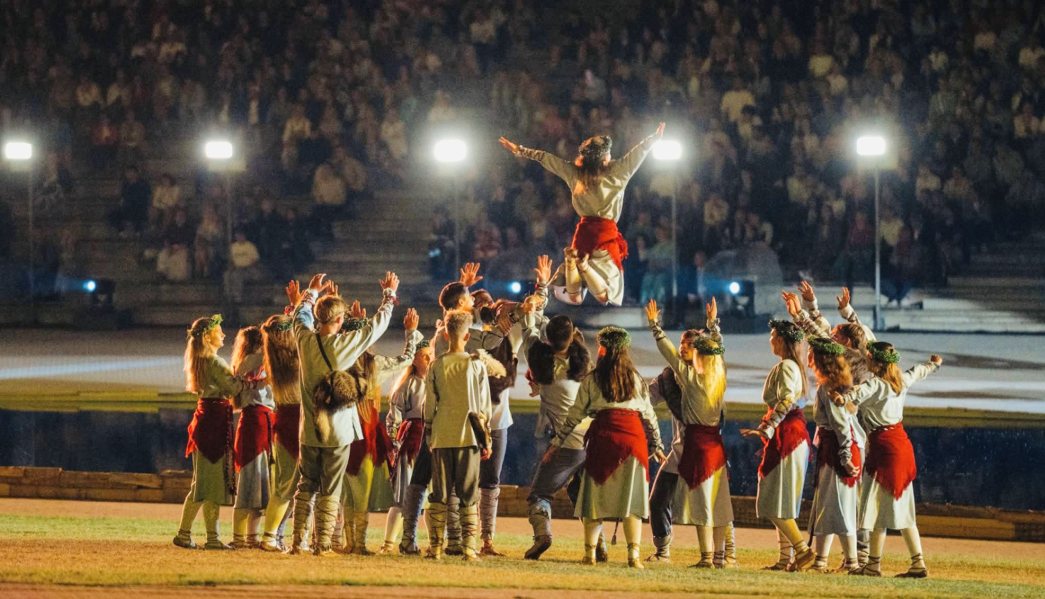 Novada deju kolektīvi dejas eposa „Dūna” koncertā