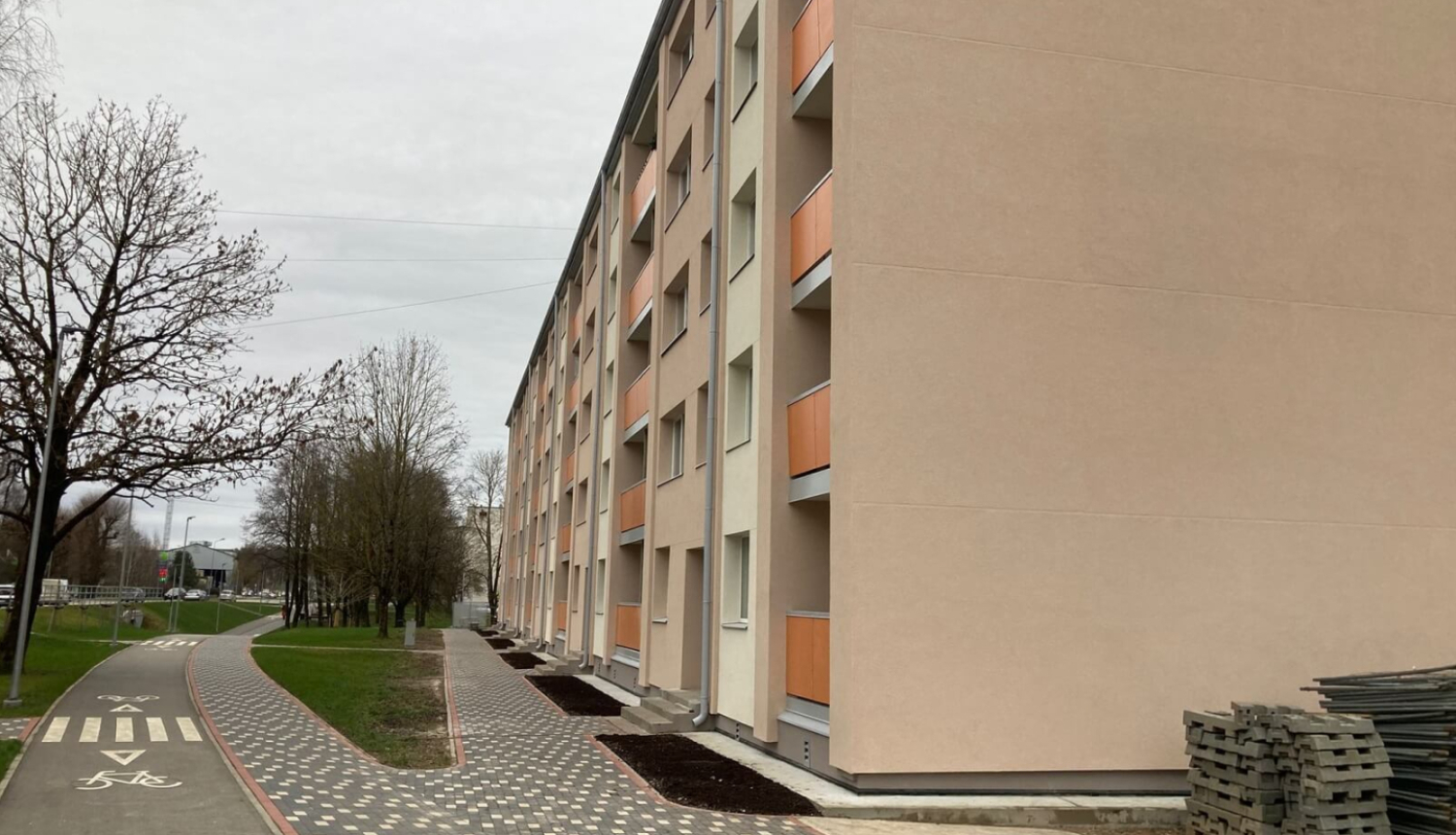 Atjauno ēku Dundagas ielā 8 Talsos