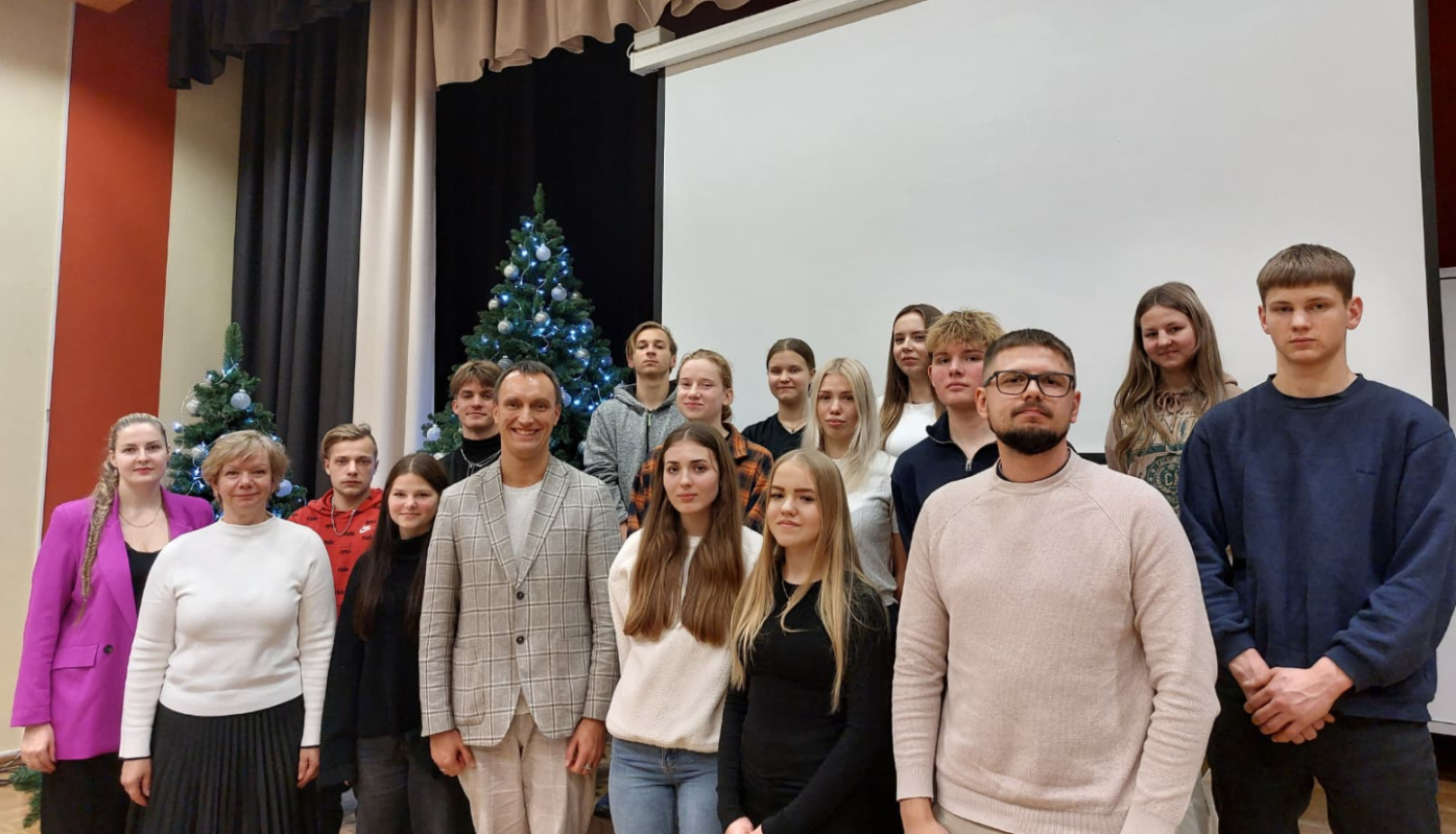 Jaunieši tiekas ar pašvaldības vadību un iepazīst lēmumu pieņemšanas procesus