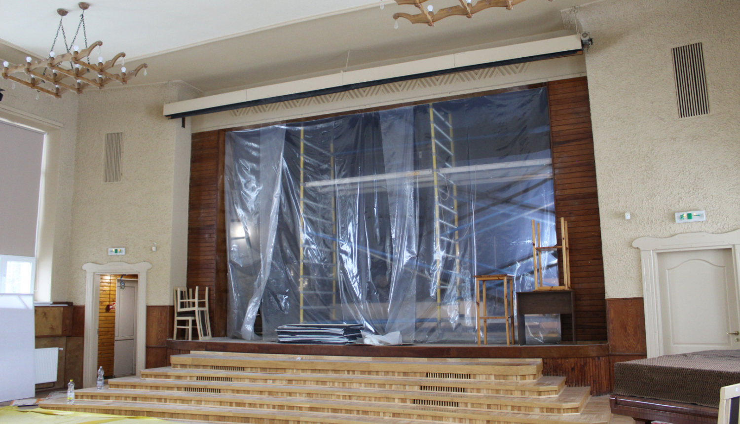 Mērsraga Tautas nama skatuve