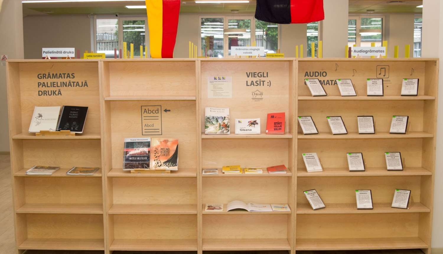 Bibliotēkā – grāmatas palielinātajā drukā, vieglajā valodā un CD formātā