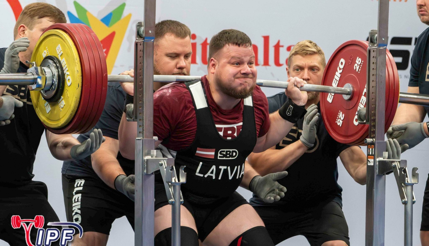 Edgars Tīfentāls pārstāvējis Dundagas sporta klubu „Dandijs” Pasaules čempionātā klasiskajā spēka trīscīņā