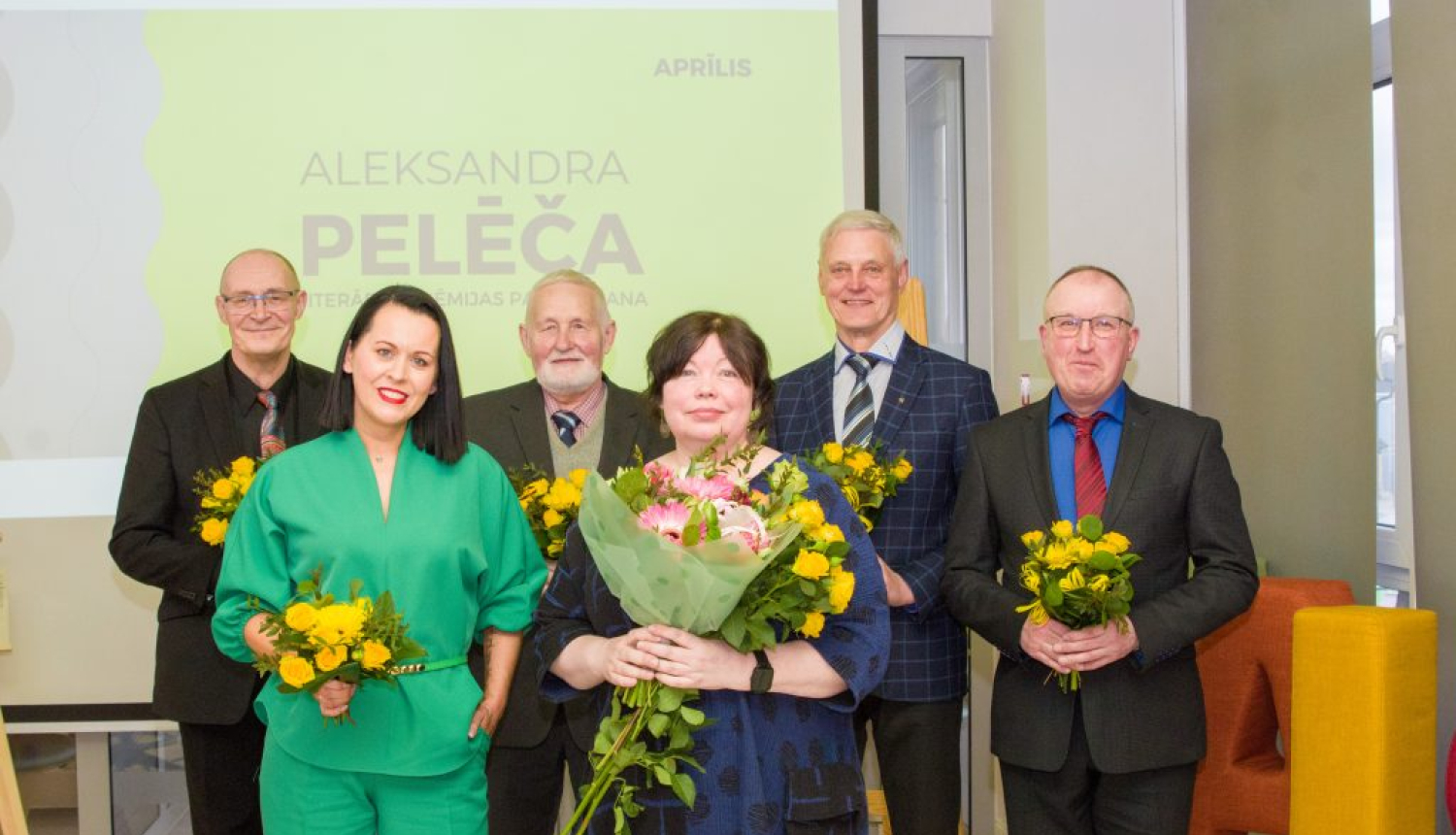 Renāta Blumberga(centā) ar citiem prēmijas nominantiem