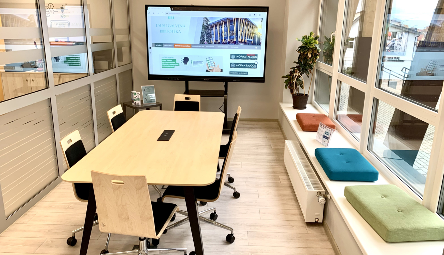 Talsu Galvenās bibliotēkas klusā lasītava