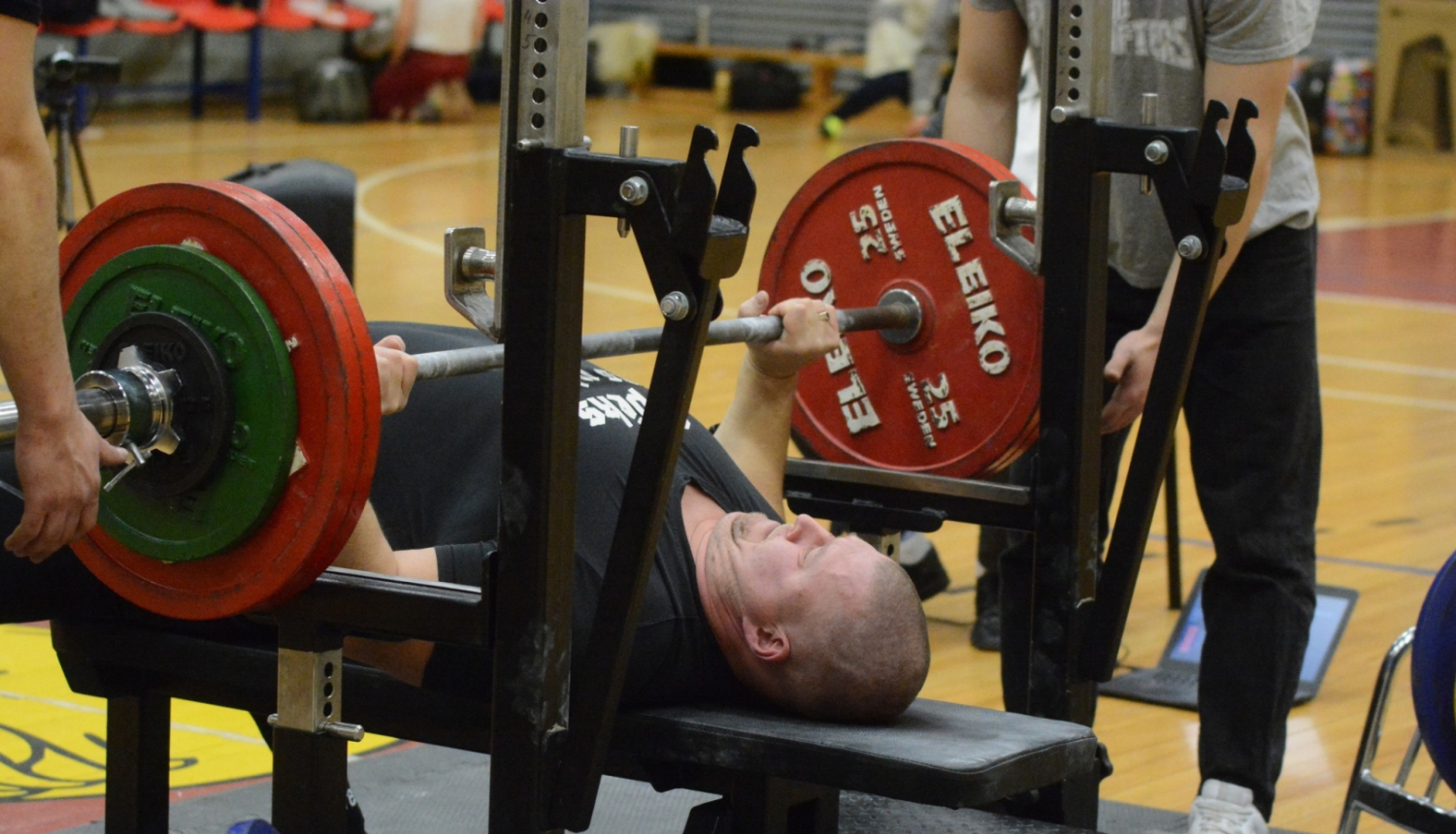 Talsu spēka atlēti Latvijas čempionātā spiešanas guļus