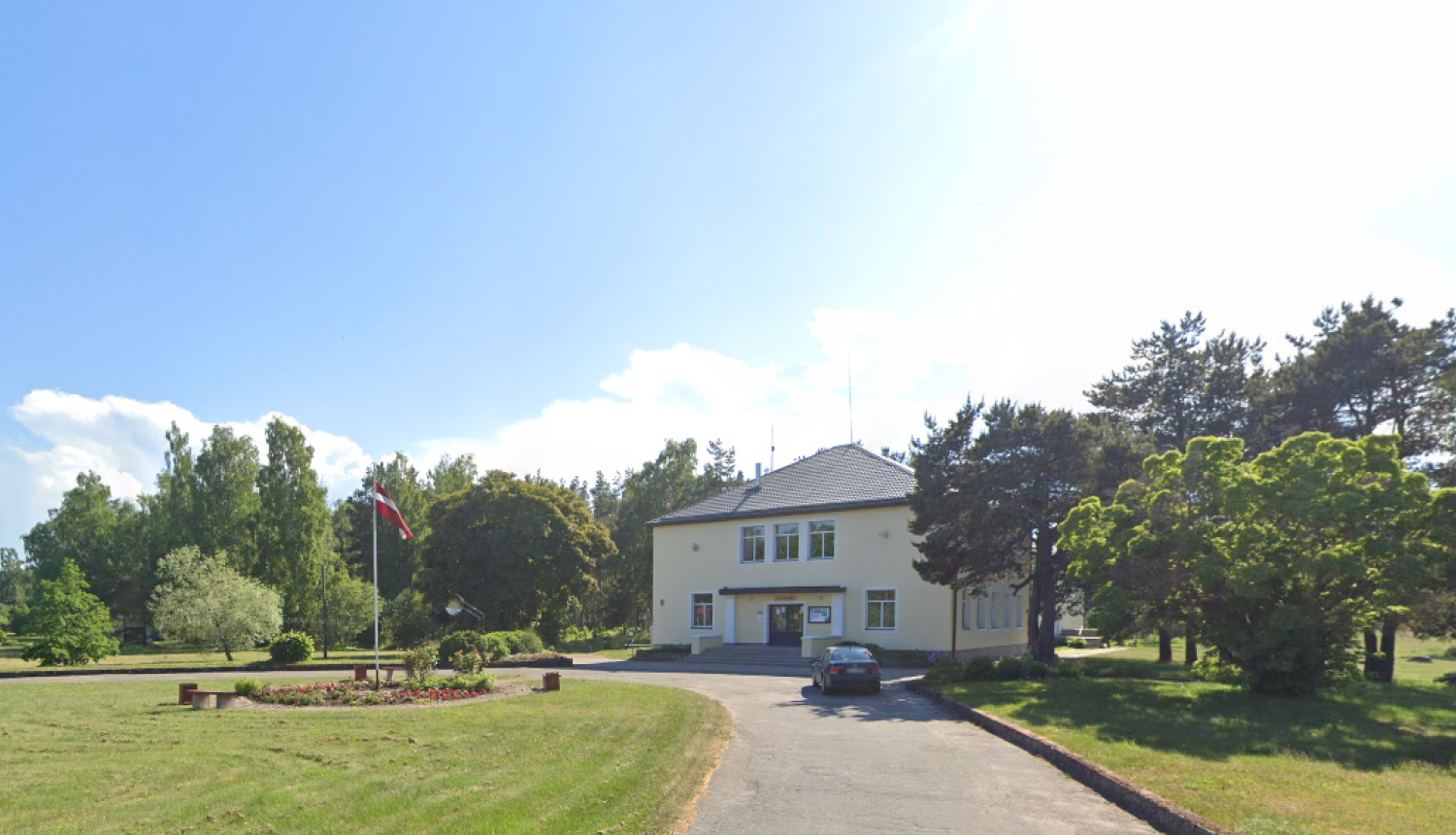 Mērsraga tautas nams