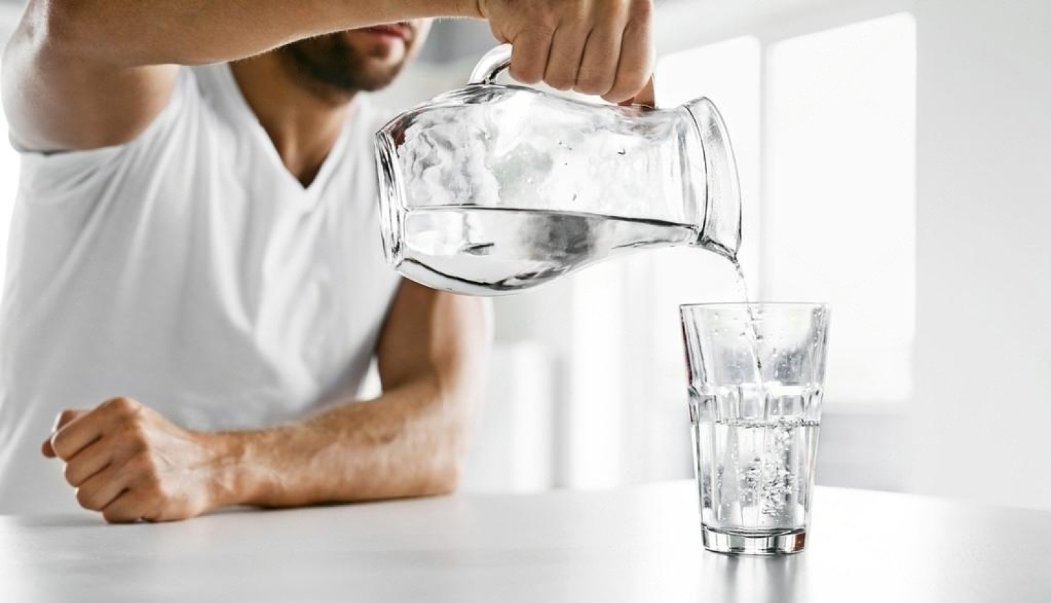 Ūdens krūze un glāze