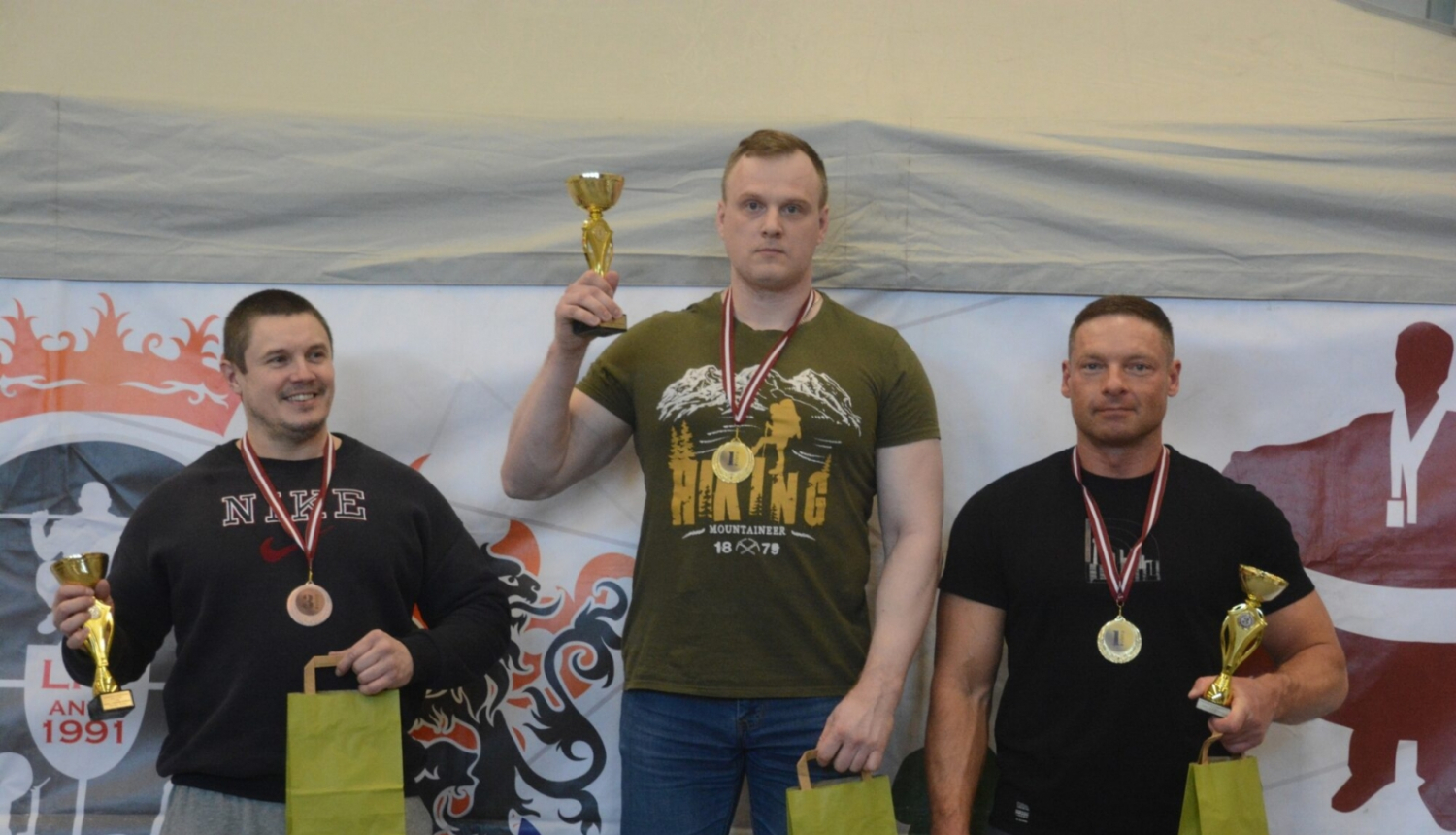 Vitālijs Lukjaņenoks ar jaunu Latvijas rekordu summā uzvar Latvijas čempionātā spēka trīscīņā senioriem