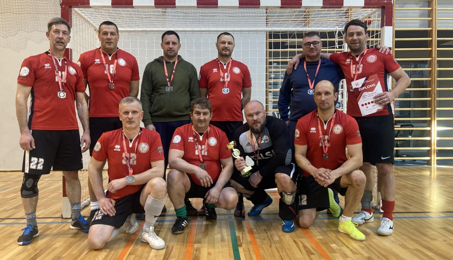 40+ Talsu komanda